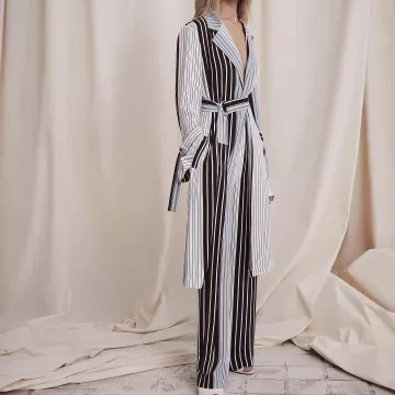 Gianvito Rossi 100 mules en cuir portés par Rosie Huntington-Whiteley sur l'Instagram compte de @bcbgmaxazria