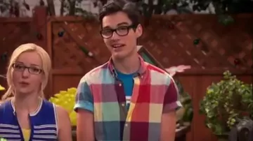H&M Camisa Poplin de manga corta en Turquesa / Naranja usada por Joey Rooney (Joey Bragg) en Liv y Maddie (S03E02)