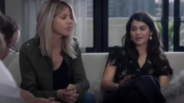 Madewell Belle Silk Top worn by Sabrina Pemberton (Sofia Black-D'Elia) in The Mick (S02E12)