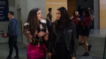 Current/Elliott, Le Shaina Perfecto en Cuir portés par Mel Vera (Melonie Diaz) à Charmé (S01E12)