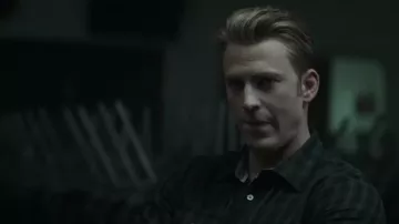 The plaid shirt worn by Steve Rogers / Captain America (Chris Evans) in the Avengers : Endgame