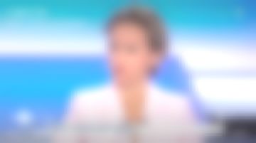 Chaqueta rosa de doble botón de Caroline Roux Sandro en C dans l'air el 13.03.2019