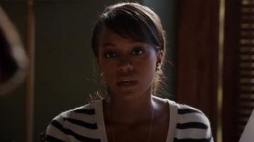 Marc Jacobs Link a Katie Studs en Oro usado por Michaela Pratt (Aja Naomi King) en How to Get Away with Murder (S01E06)