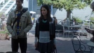 Rag & Bone Marissa Cardigan usada por Laurel Castillo (Karla Souza) en Cómo salirse con la suya con el asesinato (S01E06)