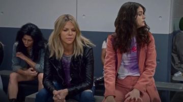 Peuple libre Végétalien Cuir Veste à Capuchon porté par Mackenzie Murphy (Kaitlin Olson) dans Le Mick (S02E17)