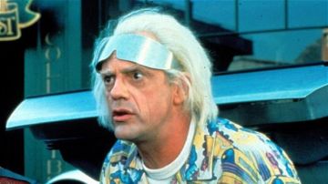 Les lunettes du futur portées par le Docteur Emmett Brown (Christopher Lloyd) dans Retour vers le futur II