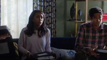 Vince  Cashmere Sweater in Wisteria worn by Michaela Pratt (Aja Naomi King) in How to Get Away with Murder (S01E12)