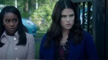Cérémonie d'ouverture Asymétrique-Ourlet Morgane Manteau porté par Laurel Castillo (Karla Souza) dans la Façon de s'en tirer avec Assassiner (S01E12)