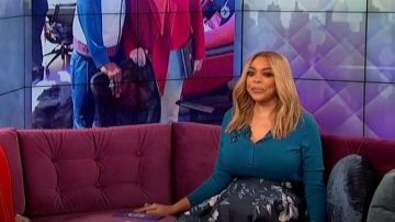 White House | Black Market River teal floral print full midi skirt worn by Wendy Williams on The Wendy Williams Show December 24, 2018