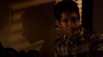 Urban Outfitters Léger Plaine de Flanelle Button-down Shirt porté par Wes Gibbins (Alfred Enoch) dans le Meurtre (S01E14)
