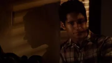 Urban Outfitters Lightweight Plain Flannel Button-down Shirt worn by Wes Gibbins (Alfred Enoch) in Murder (S01E14)