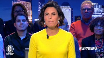Le pull jaune de Alessandra Sublet dans C'est Canteloup du 14/03/2019