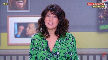Camisa ba&sh estampada verde de Estelle Denis en L'Équipe d'Estelle el 14.03.2019