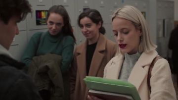 White coat worn by Zoë Loockx (Veerle Dejaeger) as seen in Skam Belgium / wt­FOCK S01E12