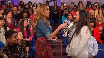 Talbots Placid Wash Classic Denim Camisa de algodón de mezclilla usada por Wendy Williams en The Wendy Williams Show 01 de enero de 2019