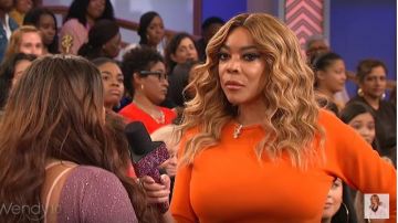 Karen Millen Sporty Zip Back Jumper worn by Wendy Williams on The Wendy Williams Show January 04, 2019