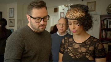 American Apparel Stretch Dentelle Florale Crop Top porté par Ilana Wexler (Ilana Glazer) au Large de la Ville (S02E04)