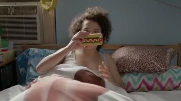 Asos hot-dog de la Gelée de Cas de l'iPhone 5 utilisé par Ilana Wexler (Ilana Glazer) au Large de la Ville (S03E09)