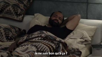 The bed linen pattern indian of Bernard Lowe (Jeffrey Wright) in Westworld S01E04