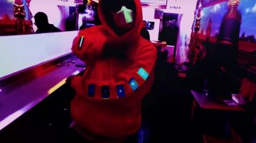 Sudadera con capucha bandera de Kekra en su clip de estilo profundo Roll