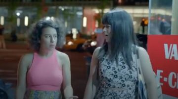 Topshop Mono Floral Imprimer Robe en Ligne porté par Abbi Abrams (Abbi Jacobson) au Large de la Ville (S02E10)