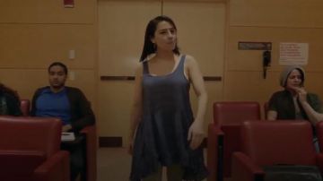 Peuple libre Voile Et de la Dentelle Trapèze Slip porté par Ilana Wexler (Ilana Glazer) au Large de la Ville (S04E01)