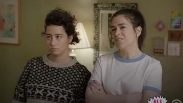 American Apparel 50/50 Classique Ringer T-Shirt porté par Abbi Abrams (Abbi Jacobson) au Large de la Ville