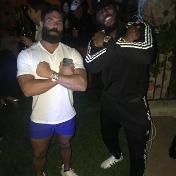 The Adidas sneakers Superstar Dez Bryant on his account Instagram @dezbryant