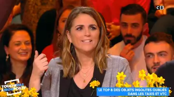 La chaqueta Blazer con motivo Príncipe de Gales de Valérie Bénaïm en Touche pas à mon poste del 12/03/2019