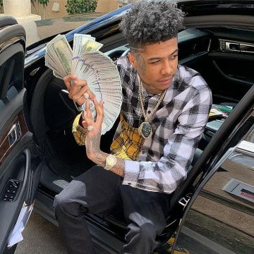 Chemise à carreaux portée par Blueface sur l'Instagram compte de @bluefacebleedem