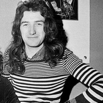 Striped t-shirt worn by John deacon as seen on a vintage picture