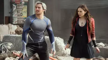La robe portée par Wanda Maximoff (Elizabeth Olsen) dans Avengers : L'ère d'Ultron
