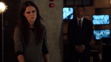 Rag & Bone Basic Raglan French Terry Sweatshirt worn by Princess Eleanor (Alexandra Park) in The Royals (S01E08)