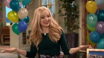 J. Crew Tippi Chandail porté par Liv Rooney (Dove Cameron) en Liv et Maddie (S04E01)