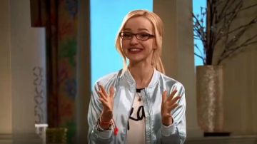 Chaqueta H&M Satin Bomber en verde menta usada por Maddie 2 (Shelby Wulfert) en Liv y Maddie (S04E02)