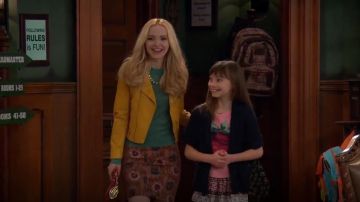 Zara Floral Jupe Crayon porté par Liv Rooney (Dove Cameron) en Liv et Maddie (S04E04)