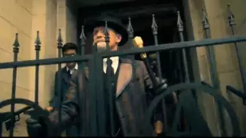 Gloves leather black Sir Reginald Hargreeves (Colm Feore) in The Umbrella Academy S01E06