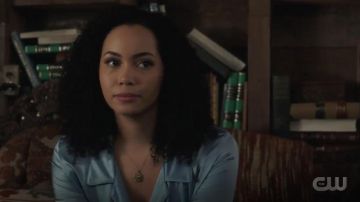 The blouse blue Wilfred scope by Macy Vaughn (Madeleine Mantock) in Charmed S01E14