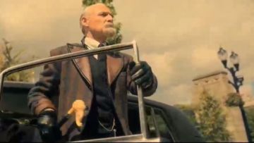 The walking stick of Sir Reginald Hargreeves (Colm Feore) in The Umbrella Academy S01E06