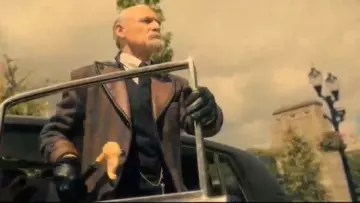 Bastón para caminar de Sir Reginald Hargreeves (Colm Feore) en The Umbrella Academy S01E06