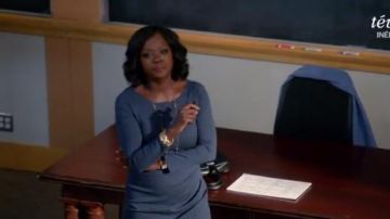 Armani Collezioni Faux Wrap Dress usado por Annalise Keating (Viola Davis) en How to Get Away with Murder (S03E03)