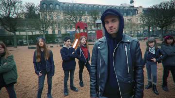 La veste en cuir de Squeezie dans sa vidéo YouTube Réponse à Cyprien