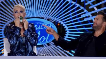 Marc Jacobs Metallic Vinyl Trench Coat worn by Katy Perry on American Idol 2019
