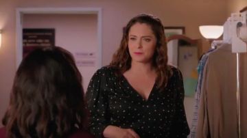 Rebecca Taylor imprimé pois Top porté par Rebecca Tas (Rachel Bloom) dans Crazy Ex-Girlfriend (S04E14)