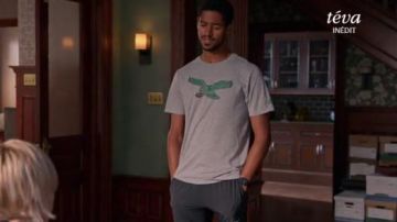 Camiseta con el logotipo histórico de Nike Philadelphia Eagles usada por Wes Gibbins (Alfred Enoch) en How to Get Away with Murder (S03E06)