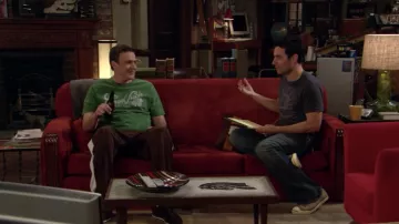 Bonne Chance Vous en avez Besoin Green T-shirt porté par Marshall Eriksen (Jason Segel) dans how I met your Mother (S02E20)