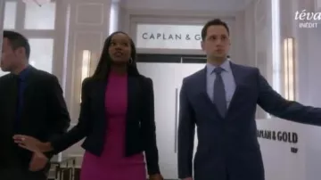 Karen Millen Découpe Crayon Habiller porté par Michaela Pratt (Aja Naomi King) dans la Façon de s'en tirer avec Assassiner (S04E02)