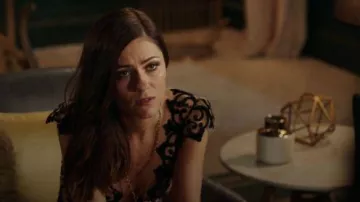 Agente Provocador Haylie Bodysuit usado por la Princesa Eleanor (Alexandra Park) en The Royals (S04E09)