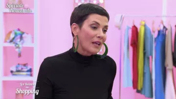 Les boucles d'oreilles créoles vertes en jade portées par Cristina Córdula dans Les reines du shopping (rediffusée le 12 mars 2019)