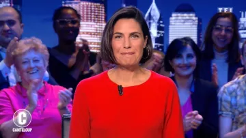 Le pull rouge de Alessandra Sublet dans C'est Canteloup